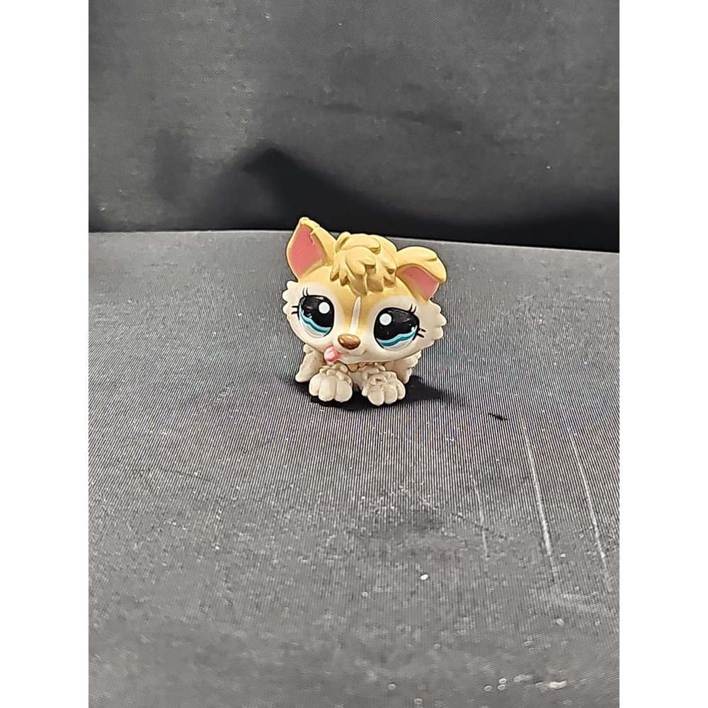 Littlest Pet Shop LPS Mini Husky Puppy Dog Pink Tongue With Blue Dot Eyes